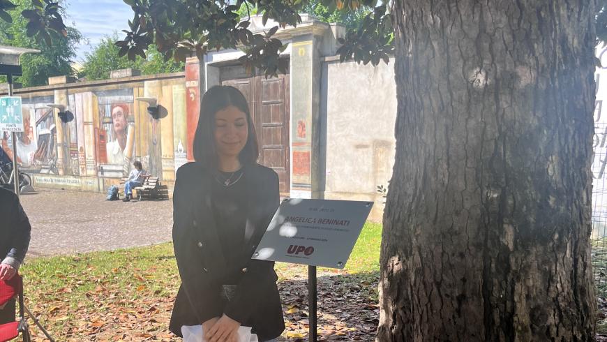 Desirè Beninati scopre la targa dedicata alla sorella